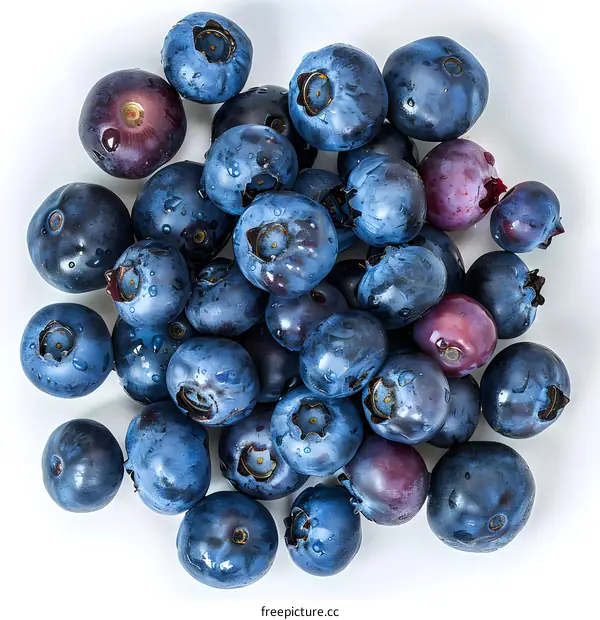 Close-up image of a pile of fresh blueberries