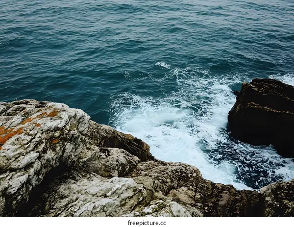 Cliffside Ocean View with Foamy Waves