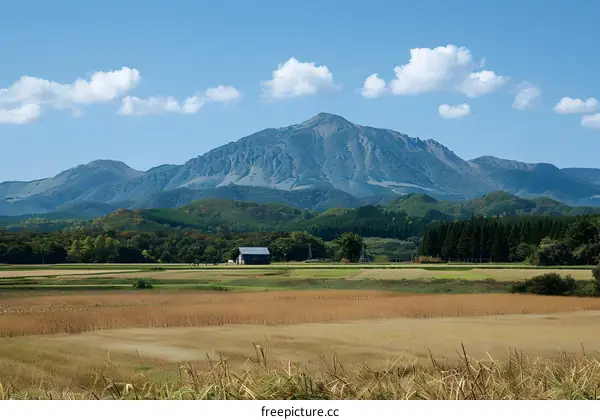 Mount Asma seen from a distance