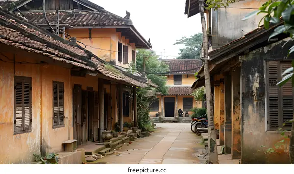 A narrow alleyway in Hoi An, Vietnam