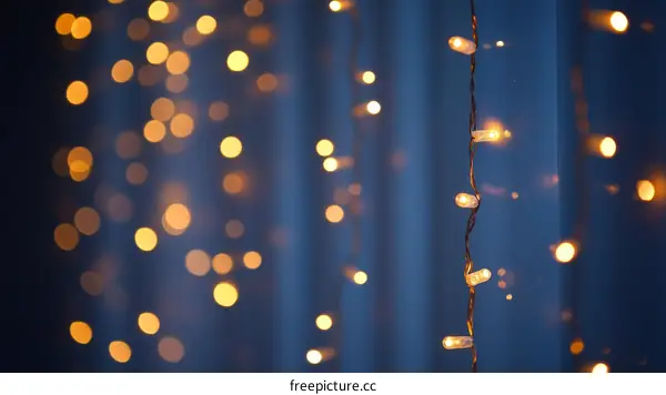 Warm Light Festive Christmas Garland