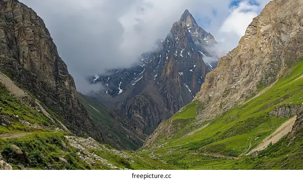 Majestic Mountain Valley Scenery