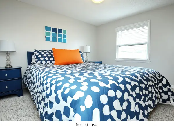 Modern Bedroom Interior Design with Stylish Bedding