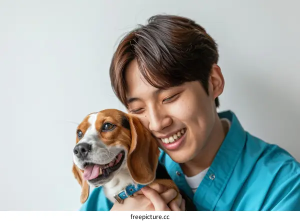 Asian man hugging a beagle dog