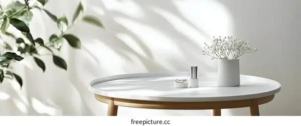 Minimalist White Round Coffee Table Decor