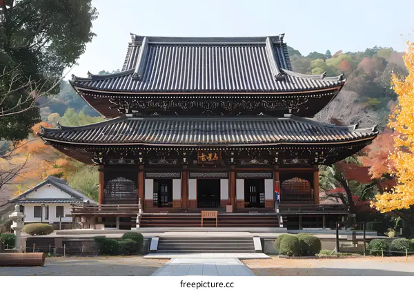 The main hall of Tofuku-ji Temple in autumn