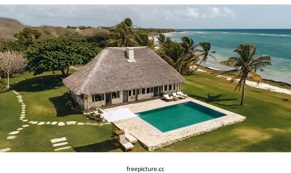 Tropical Beach House With Swimming Pool